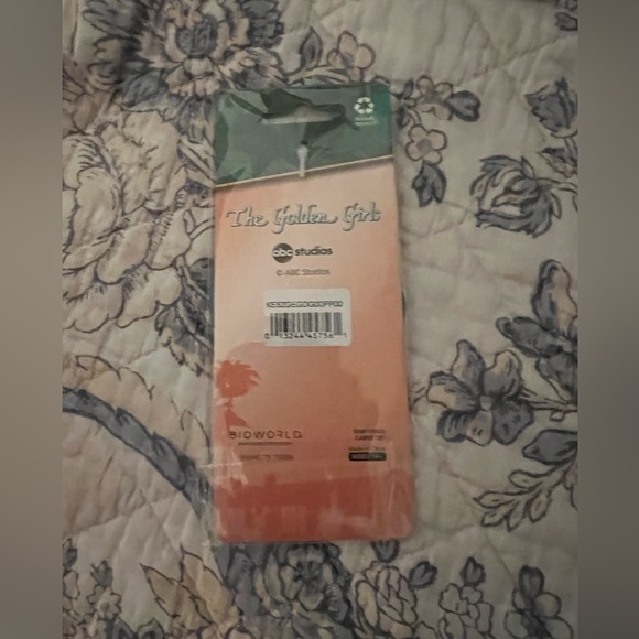 Golden Girls Rose Charm Keychain - Picture 6 of 7